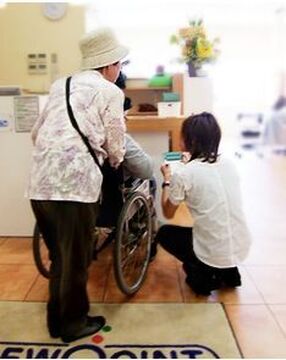 【阪急三国】≪社会保険完備≫基本給25万円！残業手当支給あり！家族そろって気軽に来れるお店です。平均退社19時なのも安心！入客チャンスも多くやりがいもバッチリです。「デューポイント 淀川三国店（デューポイントヨドガワミクニテン）」からスタイリスト（美容師）の求人★☆