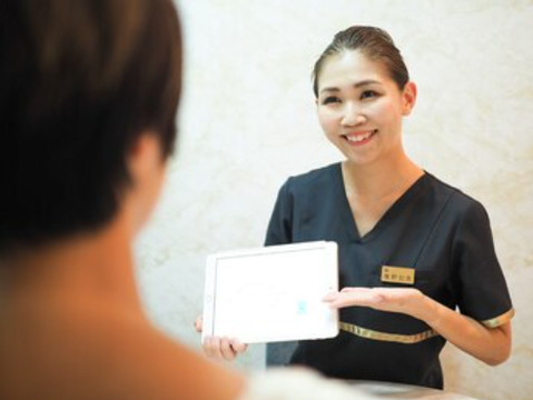 【東戸塚駅】≪完全週休2日制≫≪実働8時間≫≪未経験OK≫痩身と小顔矯正の専門店！最新機器と熟練の技術でお客様を理想のボディへ導きます。長期で働ける環境が整っており、未経験の方も大歓迎！「R・H・B 東戸塚店（アールエイチビーヒガシトツカテン）」からエステティシャンの求人☆☆