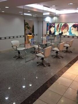 【鶴田】 月給25万円以上  社会保険完備  全国に店舗を展開する地域密着型のヘアサロン！幅広い年代のお客様から支持されている理美容サロンです！！イン東京 鶴田店（イントウキョウツルタテン）からスタイリスト（美容師・理容師）の求人☆★