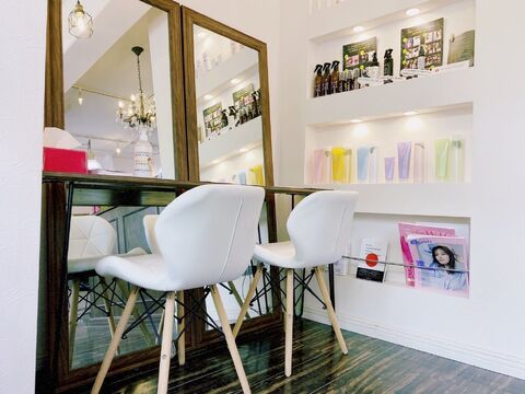 【甲南山手】≪社会保険完備≫≪マンツーマン制で無理な掛け持ちなし≫≪20時までに退勤可能≫≪半個室のセット面で周りを気にせず自分のペースで接客！≫高単価で少ない客数でも高収入が可能です！≪美容師としての技術と経験を存分に発揮できる環境≫より良い雇用環境を全力サポートする地域密着型の隠れ家サロン「Hair design Argo（ヘアーデザインアルゴ）」からスタイリスト（美容師）の求人★☆★