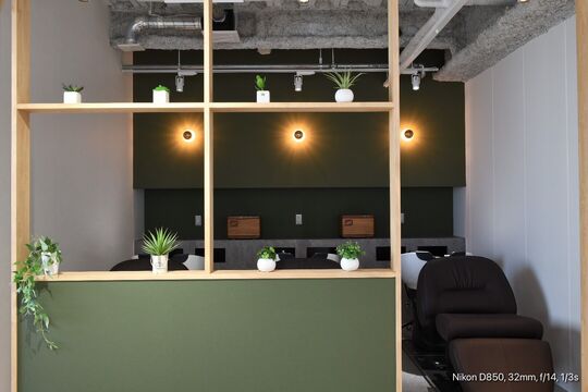 【阪急豊中】≪社会保険完備≫≪20時頃退勤≫≪指名料全額バック≫正社員・業務委託から選べるため、ライフスタイル重視の方でも働きやすい！地域密着型サロン「Palacchi 豊中店（パラッチトヨナカテン）」からスタイリスト（美容師）の求人★☆