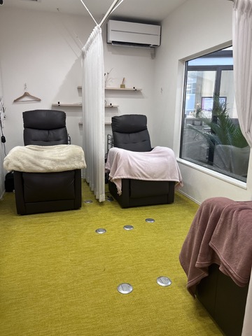 【野々市駅】≪社会保険完備≫≪独立支援あり≫≪パート・アルバイトの方も有給あり≫≪柔軟な働き方の選択可能≫≪業務委託の方は保証給の相談可能≫どんな雇用形態でもスタッフさん1人1人が働きやすい環境です。「K・O・S beauty（ケーオーエスビューティー）」からアイリスト（まつげエクステ・まつげパーマ・アイブロウ）の求人★☆