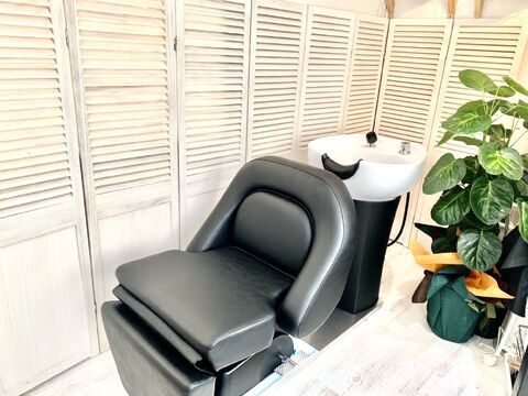 【福島】≪月給19万円〜≫≪完全週休2日制≫≪社会保険完備≫≪日曜休みOK≫アイラッシュの経験がある方は兼任も可能！営業時間内レッスンも可能◎シーズンごとの撮影も行っているので興味のある方に必見です！「Hair resort Lino WEST（ヘアリゾートリノウエスト）」からアシスタント（美容師）の求人☆★