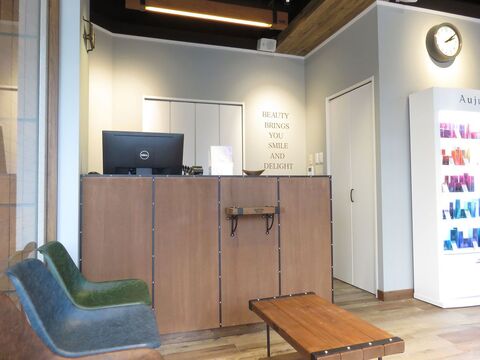 【海老名駅】◆退職金制度あり・有給休暇あり・産休育休制度あり・完全週休2日制・営業時間内レッスンOK・社会保険完備◆スタッフさんを第一に考え、働きやすい環境を用意しました！「Appias est 海老名店（アッピアスエストエビナテン）」からアシスタント（美容師）の求人☆★