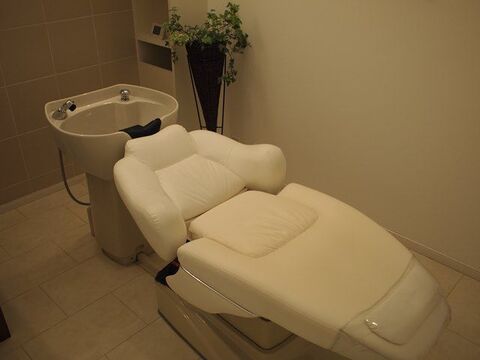 【山田】やる気次第で2年でデビュー可能★新卒生・通信生・未経験OK♪レッスン体制もあなたのペースで丁寧に指導しますのでしっかり成長出来る地域密着型サロン“hair＆spa blanca（ヘアアンドスパ ブランカ）”からアシスタント（美容師）の求人★☆★