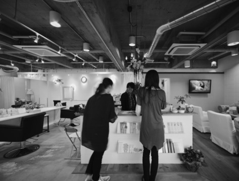 【妙法寺】≪完全週休2日制≫お客様が思わず友人に紹介したくなるサロン！カフェのようなゆったりとした空間でお客様から愛される美容師を目指しませんか 「hair salon Felicias（ヘアーサロンフェリシアス）」からアシスタント（美容師）の求人☆★☆