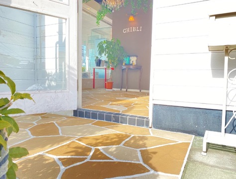 【河瀬】≪指名70％／フリー50％≫≪完全個室≫≪土日休みや連休もOK≫≪平均客単価約12000円≫入客チャンス◎！マンツーマンスタイルの業務委託サロン。大人女性をターゲットとした「Hair&Beauty Ghibli（ヘアアンドビューティーギブリ）」からスタイリスト（美容師）の求人☆★