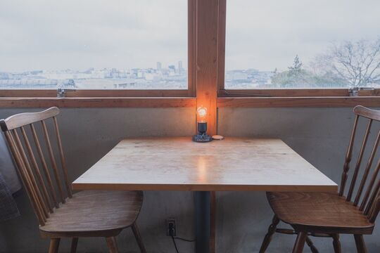 【南森町】≪公休で日祝休みOK≫≪月8日休み≫≪社会保険あり≫日曜も休めるのでプライベートも充実！面倒見のよい先輩ばかりで楽しく働けます！集客力も抜群でしっかり経験も積める「AMILI（アミリ）」からアシスタント（美容師）の求人☆★☆