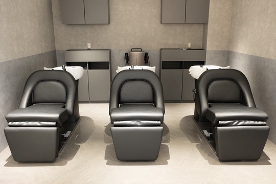 【新宿駅】≪社会保険完備≫≪完全週休2日制≫≪完全マンツーマン接客≫≪残業なし≫平均単価は12000円！ママさんの応募も歓迎！髪や体に優しいオーガニック薬剤にこだわったスタイリストオンリーサロン「nalu 新宿店（ナルシンジュクテン）」からスタイリスト（美容師）の求人★☆