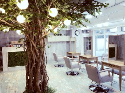 【銀座一丁目】≪産休育休実績あり≫≪デビューまで最短1年≫≪社会保険完備≫スタッフの7割が女性！産休育休の実績もあり女性の方でも安心して働くことができます！希望者は着付けやメイクも学ぶことができるため、様々なスキルアップが可能です！「HALE（ハレ）」からアシスタント（美容師）の求人★☆