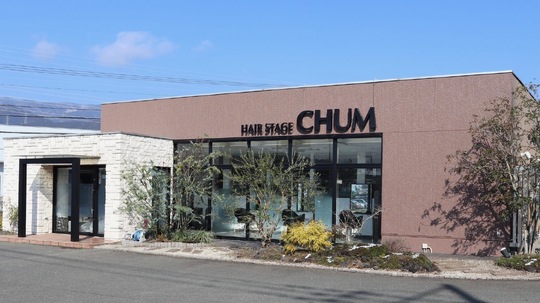 【鳥栖蔵上】≪営業時間18時まで・総支給25万円の支給実績あり・月休8～10日・実働8時間・社会保険完備・営業中のレッスンOK・時給1000～1300円≫スタッフさんの満足度を高め、勤続してもらえるサロンを目指しています！幅広い世代のお客様から愛されるヘアサロン「HAIR STAGE CHUM（ヘアステージチャム）」からアシスタント（美容師）の求人★☆