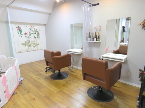 【平和通駅】≪高還元率・面貸しOK・交通費支給あり≫勤務時間、出勤日数は自由！！プライベートを大切にしてお仕事できます。若い世代のお客様が多くトレンドに合わせたスタイルはもちろんナチュラルなスタイルも人気、個人プレーでなくスタッフ皆が助け合う風土を創ります。還元率も高いので高収入を狙える業務委託ヘアサロン「HAIR SALON iDEA（ヘアサロンイデア）」からスタイリスト（美容師）の求人☆★