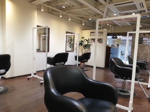 【高安】≪春夏秋冬休暇あり≫≪完全週休2日制＆社会保険完備≫≪ケアメニューが豊富≫メリハリつけて働いていける環境。スタッフ想いのとっても気さくなオーナーさんのいる、アットホームサロン「eternity 高安店（エタニティータカヤステン）」からアシスタント（美容師）の求人★☆★