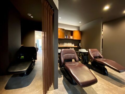 【住道】≪拡張移転のためスタッフ大募集≫≪月給25万円〜≫≪時給1250円〜≫≪月7,8日休み≫≪社会保険完備≫≪平均退社時間20時≫≪パートさんも歓迎≫メンズもたくさん入客したい方にもオススメ！入客チャンスも多数！美容と理容の両方の技術を活かせる！離職率が低く、働きやすいサロン◎「T’s GALLERY（ティーズギャラリー）」からスタイリスト（美容師・理容師）の求人☆★☆