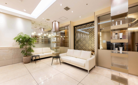 【大阪駅】＜完全週休2日制＞＜社会保険完備＞全国展開する有名ヘアサロン！入客チャンスが多く高月給を目指せます！歴史と実績のある会社なので安定して美容師を続けて行くことが可能です！「TAYA ハービスPLAZA ENT店（タヤハービスプラザエントテン）」からスタイリスト（美容師）の求人☆★