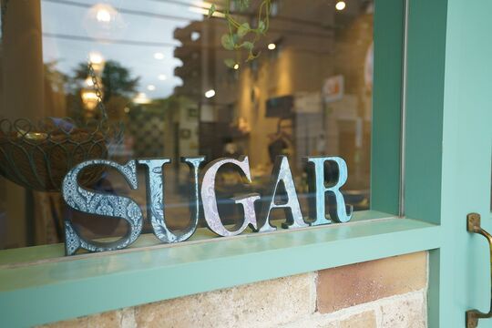 【星川】◆業務委託or正社員◆トレンドを押さえたメニュー展開が魅力！融通の利きやすいサロンなので、ママさんアイリストも多数活躍していますよ！技術指導も営業時間内にできます「Sugar 星川店（シュガーホシカワテン）」からアイリスト（アイデザイナー・まつげエクステ）の求人☆☆