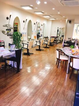 【JR柏原駅】≪社会保険完備＆月8日休み≫スタッフ同士の中が良く、楽しく働いていけます！地域の幅広い年齢層の方から指示を集めるサロン「HAIR MODE WAVE21（ヘアーモードウェーブニジュウイチ）」からスタイリスト（美容師）の求人☆★☆