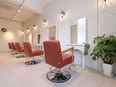 【南田辺】≪日曜日定休日≫≪月給27万円＋歩合≫≪社会保険完備≫≪月8日休み≫リーズナブル＆ハイクオリティー◎をみんなで協力してチームワークでお客様をお迎えします!パート・アルバイトも同時募集中！「Aimer（エメ）」からスタイリスト（美容師）の求人☆★☆