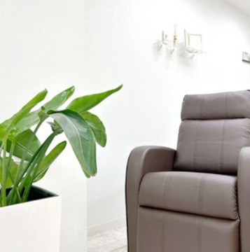 【池袋】≪完全週休2日制≫≪実働8時間≫≪髪色・ネイル自由≫未経験や新卒生、ママさん歓迎！スタッフのプライベートの充実を一番に望み、楽しい職場を目指しています！ライフステージに合わせた働き⽅ができるサロン「Quick eyelash 池袋店（クイックアイラッシュイケブクロテン）」からアイリスト（まつげエクステ・まつげパーマ・アイブロウ）の求人☆☆