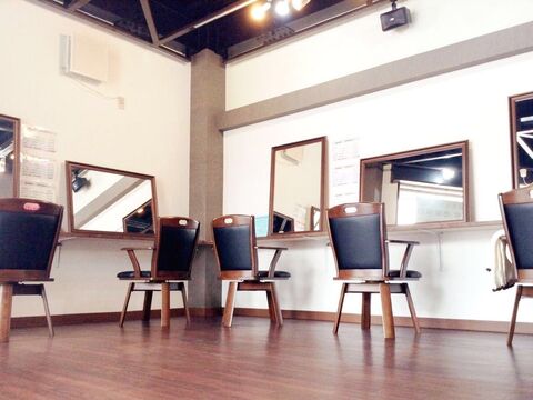 【学園前】◇◆社会保険あり◆◇長く勤めれば勤めるほど、条件UP！ハイキャリアの方でも安心して働ける環境が魅力です♪カラー専門店Lily（リリー）からカラーリスト（美容師）の求人☆★