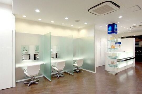 【本八幡】＜完全週休2日制＞＜社会保険完備＞＜入客チャンス◎＞抜群の待遇があり長く働けるTAYAグループ☆集客にもかなり力を入れているので月給30万円以上の高収入を稼ぐことも出来ますよ！プライベートも◎♪TAYA 本八幡店（タヤモトヤワタテン）からスタイリスト（美容師）の求人☆★