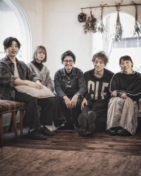 【八日市】≪滋賀県東近江市美容師求人≫■フルタイムスタイリト募集中！半年間最低保証給料33〜36万円■短時間固定勤務パートスタイリスト朝～夕方の勤務時間を選べます！お給料17.5万〜26万！！（家庭都合休OK！！）「ecco fleur（エコーフルール）」よりスタイリスト（美容師）の求人☆★