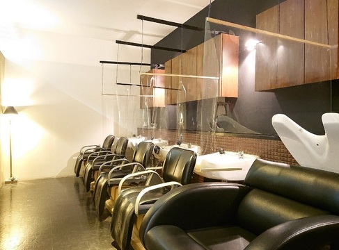 【イオンモール八幡東】≪休日数の選択OK・社会保険完備・交通費orガソリン代は全額支給≫毎日の仕事を楽しんでもらいたい！そのために充実した福利厚生を整えています！地域のお客様に長く愛されるヘアサロン「hair&make Bis! イオンモール八幡東店（ヘアアンドメイクビスイオンモールヤハタヒガシテン）」からスタイリスト（美容師）の求人★☆