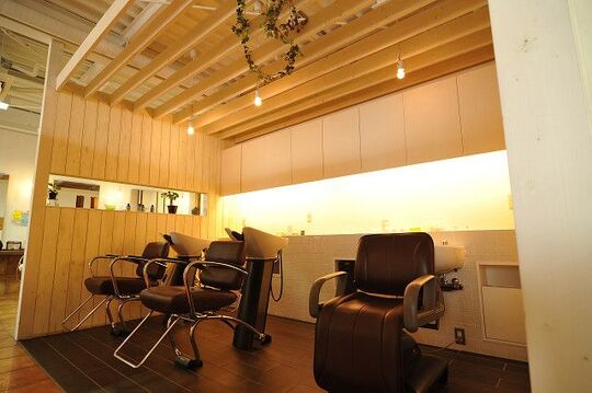 【忍海】≪社会保険完備≫新規・フリーのお客様は、中途入社の方を優先にお願いしていくので、入客チャンス！お客様と近い距離で関わっていきたい方にオススメ！Glow hair（グロウヘアー）からスタイリスト（美容師）の求人☆★☆