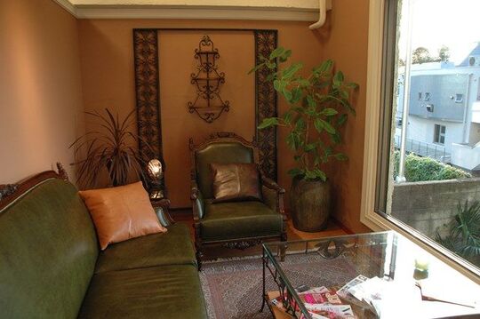 【六本木】≪社会保険完備≫≪月8〜10日休み≫≪マンツーマンレッスン≫≪産休・育休制度あり≫など福利厚生も充実★一人一人に合わせた働き方が出来る♪カラーに特化している「montblan criket（モンブランクリケット）」からアシスタント（美容師）の求人★☆