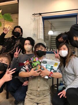 【明石駅】≪日曜定休あり≫≪平均19時頃に退勤可能≪残業代あり≫≪ウィッグ半額支給あり≫地域のお客様から愛されるサロン！髪頭皮へのダメージレスに特化！幅広い年齢層に対応できる美容師を目指せます！「Grand Bleu（グランブルー）」からアシスタント（美容師）の求人☆★