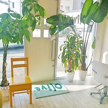 【火の見下】遅くても21時には退勤しているので負担も少なく働けますよ☆明るい性格の女性オーナーを中心にご近所にお住まいのお客様をキレイにしていきませんか 地域密着型×少人数のアットホームなヘアサロン「Olive（オリーブ）」からアシスタント（美容師）の求人☆★☆