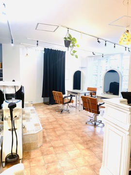 【千里丘】スタッフの人生を本気で考えてくれるオーナーさん！！美容師人生楽しくなります！スタッフの頑張りは3ヶ月毎に給与に還元！！勤務出勤・勤務時間が選べるサロンです「Mili hair Anela（ミリヘアーアーネラ）」からスタイリスト（美容師）の求人★☆