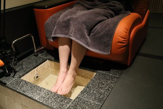 【烏丸】≪社会保険完備≫≪最大実働7.5時間≫≪最大月12日休み≫≪営業時間内レッスンOK≫≪エンビロン導入≫！ネイルだけでなく、ドイツ式フットケアやトリートメニューなど幅広い技術を習得できる！志の高さやお仕事に対するモチベーションを重視！！それぞれの得意を活かし、目標をもってお仕事できる「Nail salon ROUN’（ネイルサロンラウン）」からネイリスト（ネイル）の求人☆☆