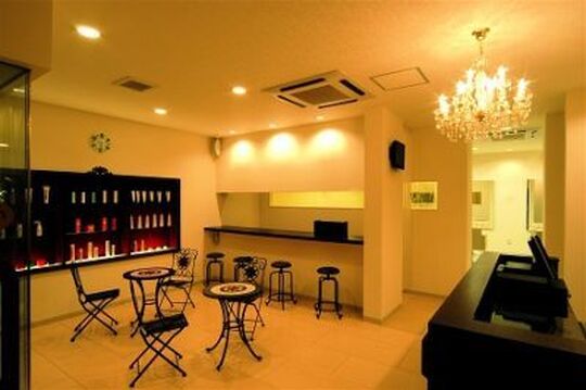 【羽曳野】≪社会保険完備≫≪月給17万円スタート≫広々と店舗を構えるトータルビューティーサロン！新卒生も大歓迎♪“vigorosso HAIR（ビゴロッソヘアー）”からアシスタント（美容師）の求人☆★☆