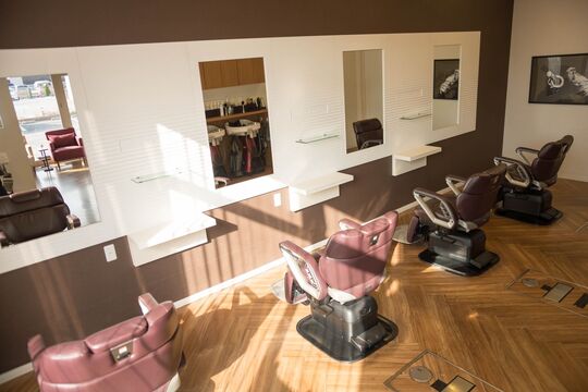 【JR長浜】≪月8,9日休み≫≪社会保険完備≫≪二年目から月に1回土日休みOK≫レディースブース、メンズブースが分かれているのがおすすめポイントです！「LUCIDO STYLE BARRETTA（ルシードスタイルバレッタ）」からスタイリスト（美容師・理容師）の求人★☆