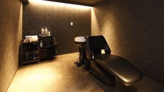 【島氏永駅】 月40万円保証あり 人気ヘアサロングループ☆歩合制 個人売上50〜65％還元  高単価&マンツーマン施術 月収50万円以上も可能★地域密着型の大人女性のためのヘアサロン★休日数や勤務時間の相談OKです！GALLARIA Elegante 稲沢店（ガレリアエレガンテイナザワテン）からスタイリスト（美容師）の求人★☆