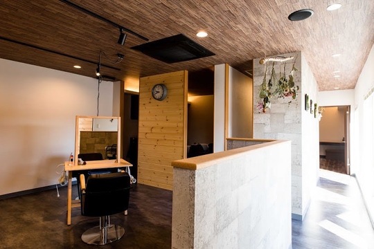 【鍋島町】≪社会保険完備・賞与あり・託児保育施設あり・月8日休み≫あなたの目指す働き方を一緒に作っていきます！！自分の時間も大切にしながらメリハリをつけて活躍できるサロン「mil hair design（ミルヘアデザイン）」からアシスタント（美容師）の求人☆★