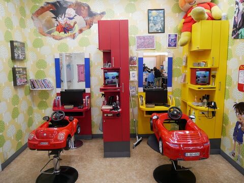 【東門前】◆土日休みあり・月8日休み・20時までに退勤可能・有給休暇あり◆手荒れや腰痛の心配なし！幅広い年齢層のお客様をたくさん担当できます！「3Qカット 島忠ホームズ川崎大師店（サンキューカットシマチュウホームズカワサキダイシテン）」からスタイリスト（美容師・理容師）の求人☆★