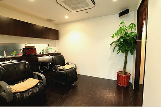 【川西】≪月給25万円＋歩合給≫《完全週休2日制》≪土日休み相談OK≫正社員でも週休2〜3日制や時短勤務など相談可能です♪地域密着型サロン“Supris hair(サプリスヘアー)”からスタイリスト（美容師）の求人です★☆