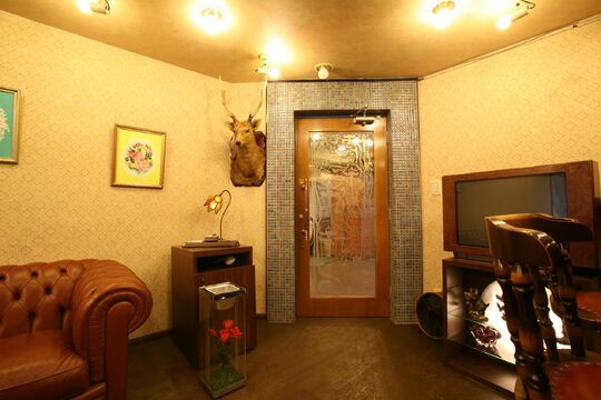 【心斎橋】アメリカ村にあるアンティークのインテリアがお洒落な空間を演出するサロン「pangaea」からアシスタント（美容師）の求人♪最新のトレンドにも対応していて「楽しく働く」がコンセプト☆★