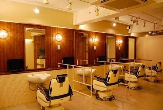 【苦楽園口】セレブ層も通うお洒落なメンズサロン！ホスピタリティも抜群、お客様の要望を叶えることに自信アリ！！質の高い仕事で、お客様に長く信頼される理容師になりましょう！「Hot Naps（ホット ナップス）」から理容師（理容室）の求人★★