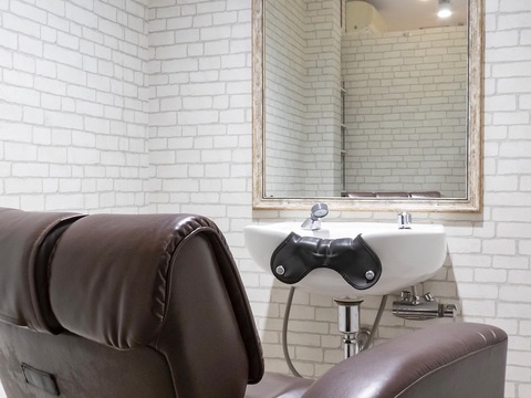 【中百舌鳥】≪完全週休2日≫≪マンツーマン施術≫丁寧なカウンセリング、洗練された技術がウリのメンズサロン！落ち着いた雰囲気でお客様に寄り添った施術ができる！「EFILL private men's salon（エフィルプライベートメンズサロン）」から理容師（理容室）の求人★☆