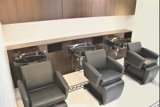 【松戸駅】最大月30万円の保障給あり！◆業務委託or正社員の選択可能◆週1日〜でもOK！幅広い薬剤のラインナップも魅力のポイント！あなたのライフスタイルに合わせて働いてもらえますRoots 松戸店（ルーツマツドテン）からスタイリスト（美容師）の求人☆★