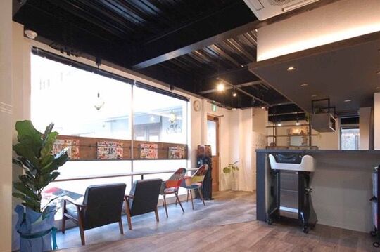 【新三田】≪月給20万円スタート／社会保険完備／完全週休2日制≫レッスンは営業中の空いてる時間を使ってもOK！確実にキャリアアップ出来る環境★地域密着型のメンズサロン「BUZZ HAIR（バズヘアー」」からアシスタント・見習い（理容師）の求人★☆