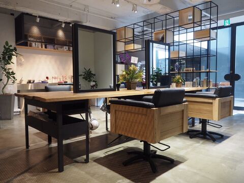 【新栄町】≪月給19〜22万円≫着実に美容師として成長できる環境！一人一人に合わせて様々な相談にのってくれます。アットホームな環境でスタッフ同士の関係も近く楽しく働きながら技術も学べますよ！“DIGNIF（ディグニフ）”からアシスタント（美容師）の求人☆★