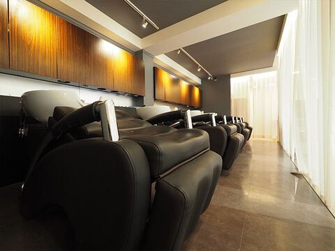 【一之江】◆完全週休2日制・有給休暇あり・産休育休制度あり・社会保険完備◆離職率が低く、長く活躍できる環境です！子育てとの両立も可能な「Rever Tokyo 一之江店（リベアトウキョウイチノエテン）」からスタイリスト（美容師）求人☆★