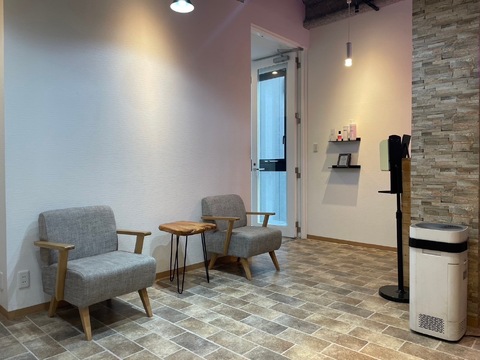 【中百舌鳥】≪社会保険完備≫≪月8日休み≫≪時短社員の相談も可！≫基本給は最大30万円！頑張り次第で歩合給も発生するため、がっつり稼げる環境です！ハイトーンが人気のサロン「star-river（スターリバー）」からスタイリスト（美容師）の求人★☆