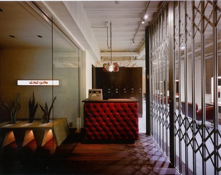 【河内小阪】≪日月休みor月火休みで選べる≫≪完全週休2日制≫≪社会保険完備≫駅前すぐのデザイナーズサロン☆アンティークな小物やオーダーメイド家具などでデザインされたお洒落空間です☆美容師としてはもちろん、人としても成長できる環境！「clutch gallo（クラッチギャロ）」かスタイリスト（美容師）の求人☆☆