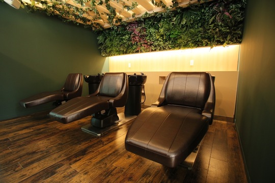 【近鉄富田林駅】≪月給21万円≫≪完全週休2日制≫≪有給休暇あり≫≪社会保険完備≫地域密着で展開する人気ヘアサロン！生涯美容師として活躍出来る環境を整え、人と人との繋がりを大切にする会社です！「Lego Hair 富田林店（レゴヘアートンダバヤシテン）」からアシスタント（美容師）の求人☆★