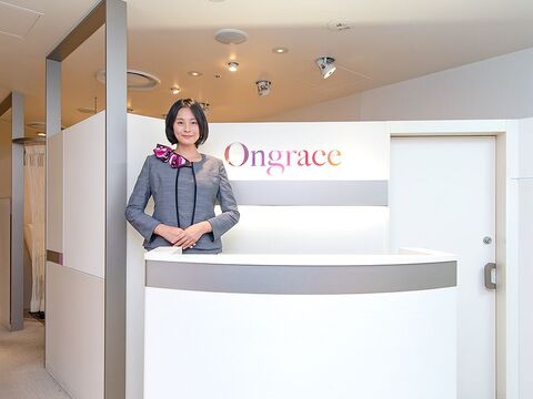 【池袋】≪月8日or完全週休2日の選択制≫≪社会保険完備≫≪賞与あり≫≪未経験OK≫爪と手先、指先の美と健康のサロン！派手なネイルをしなくても、爪や手肌を輝かせる事が出来るお仕事です！「Ongrace 東武百貨店池袋店（オングレーストウブヒャッカテンイケブクロテン）」からネイリスト（ネイル）の求人☆☆